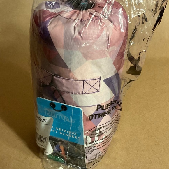 Kids Rumpl Jr Original Puffy Blanket Geo Rose 28”x40” - Picture 8 of 8